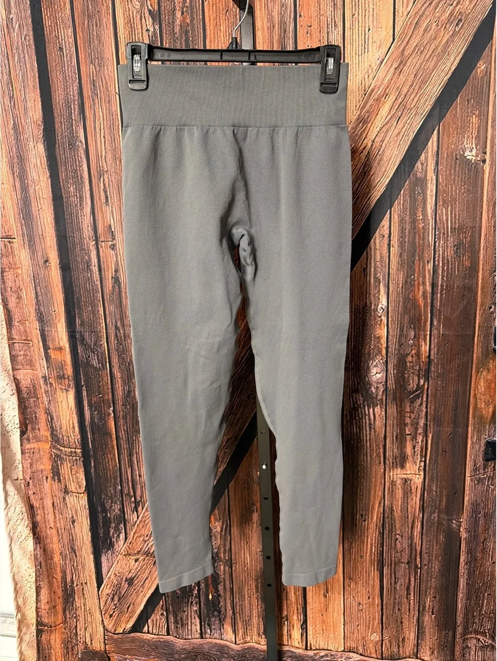 OQQ Gray High-Waisted Scrunch Butt Leggings Size Large